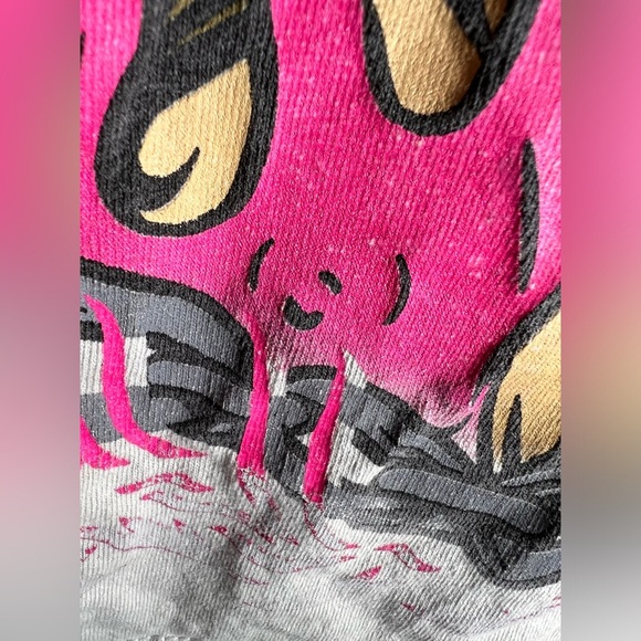 Broken Promises Graphic Tee – “Devil’s Kiss” – Size Small
Condition: Gently used - Picture 6 of 7